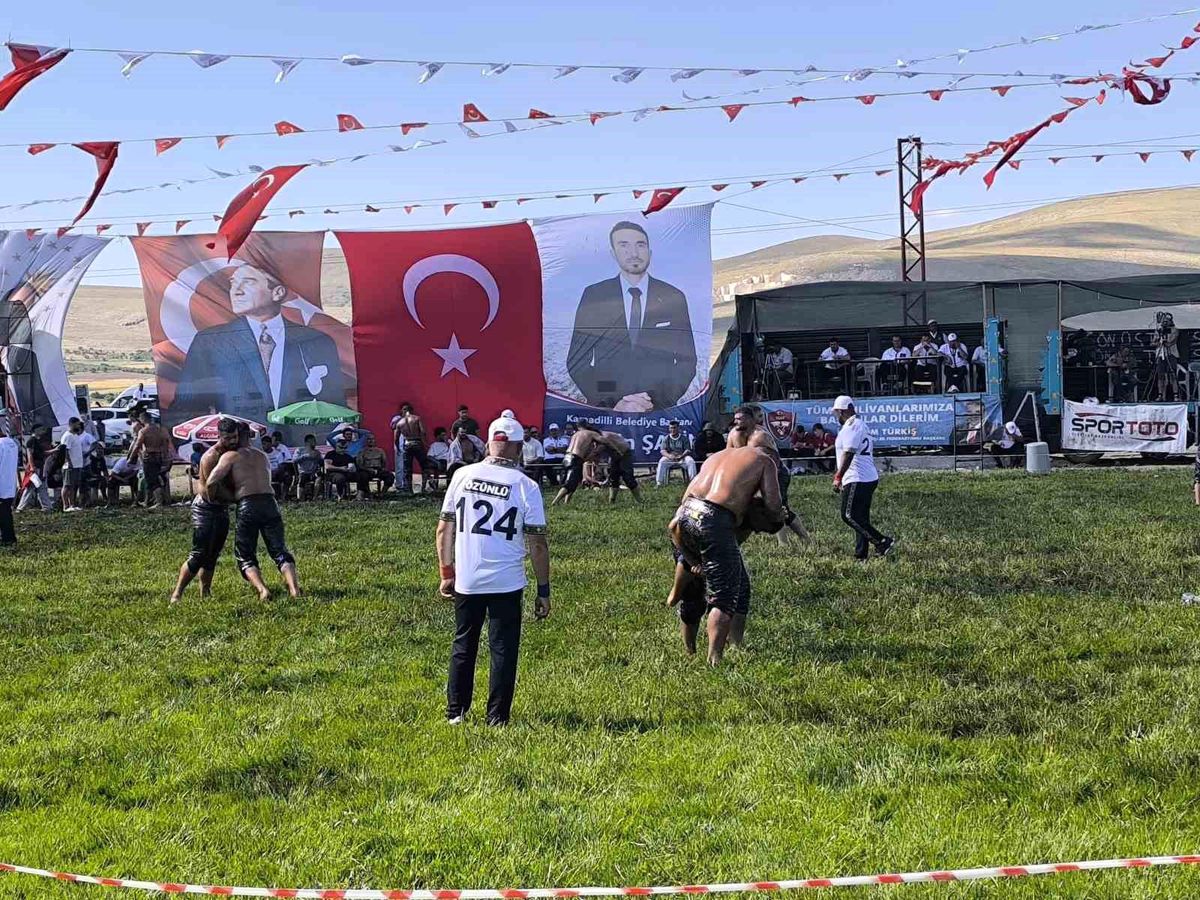 Afyonkarahisar’da ata sporu coşkusu: Pehlivanlar er meydanına çıktı