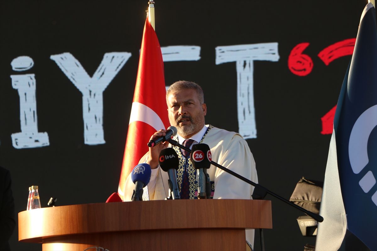 Anadolu Üniversitesi Mezuniyet Töreni Düzenlendi