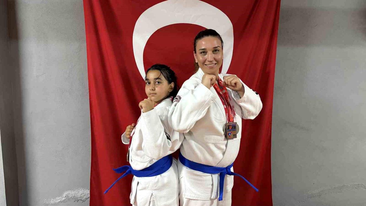 Anne-Kız Jujitsu Başarısıyla Öne Çıkıyor