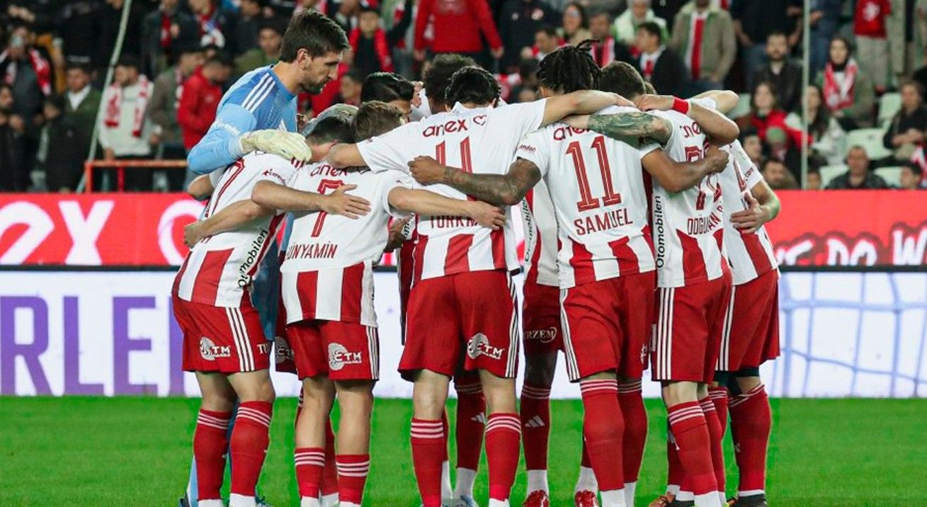 Antalyaspor’da ayrılıklar devam ediyor! Anlaşma sağlanamadı, takıma veda etti