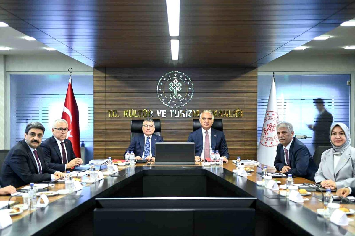 Bakan Ersoy: “Sivas’ın turizm potansiyelini daha da ileri taşıyacak yol haritasını değerlendirdik”