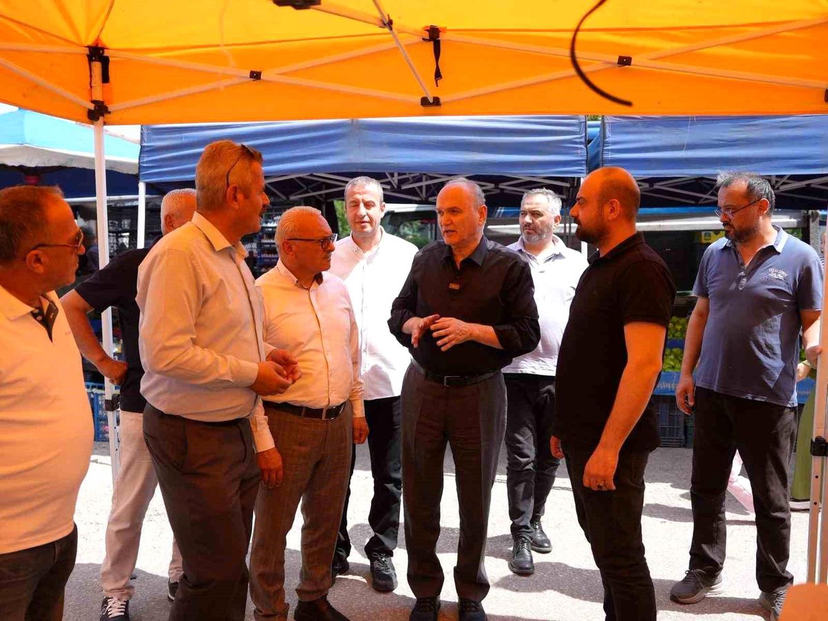 Başkan Özlü, pazarcı esnafıyla bir araya geldi