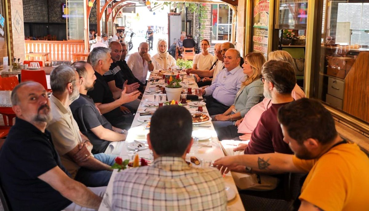 Başkan Özlü “Tarihi çarşılarımızı koruyarak yenilemeliyiz”