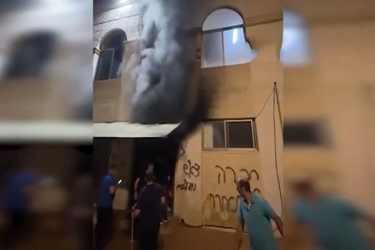 Batı Şeria’da Camiler Ateşe Verildi