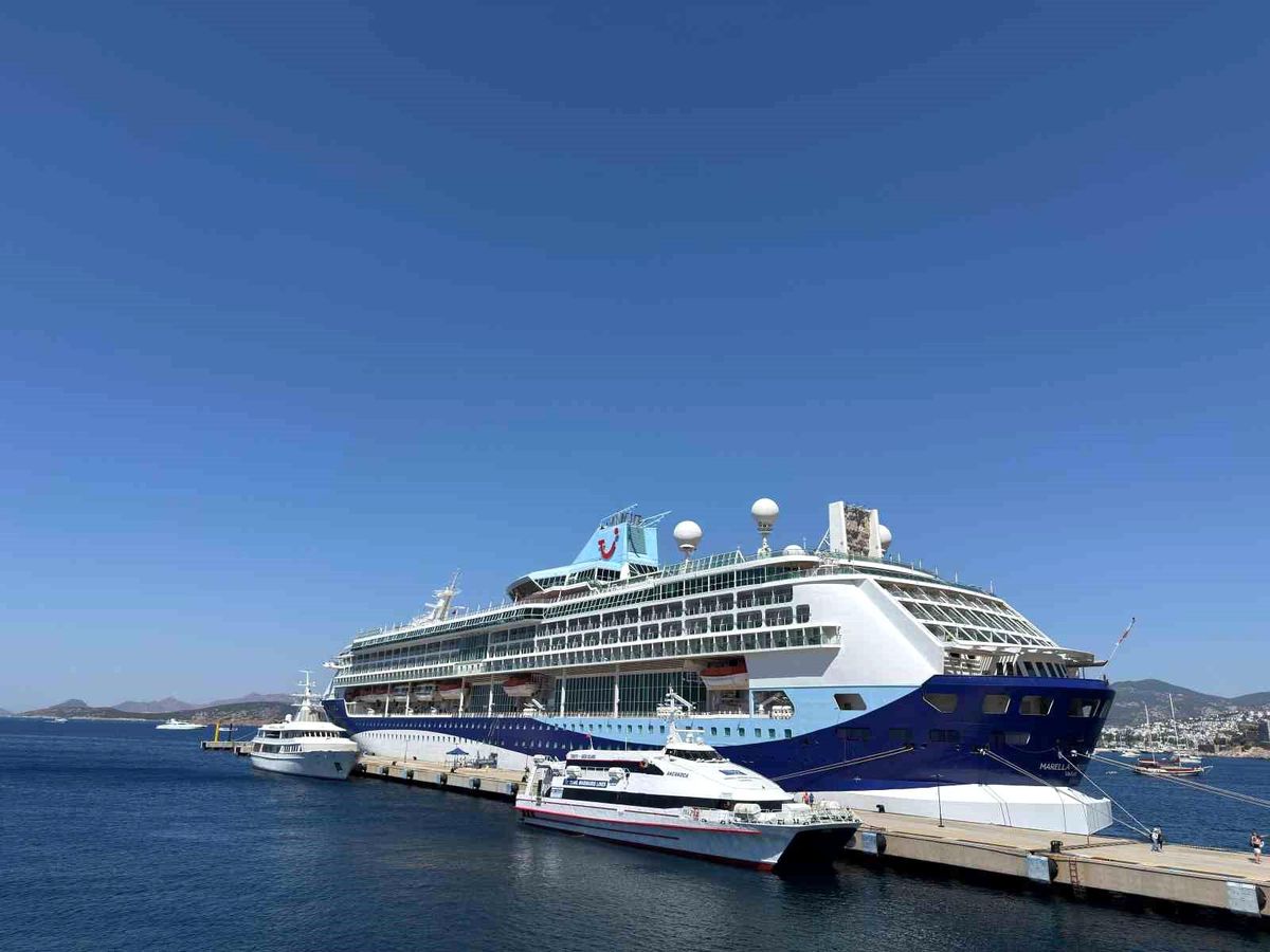 Bodrum’a Dev Kruvaziyer Geldi