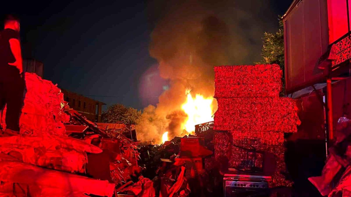 Bursa’da Geri Dönüşüm Tesisinde Yangın