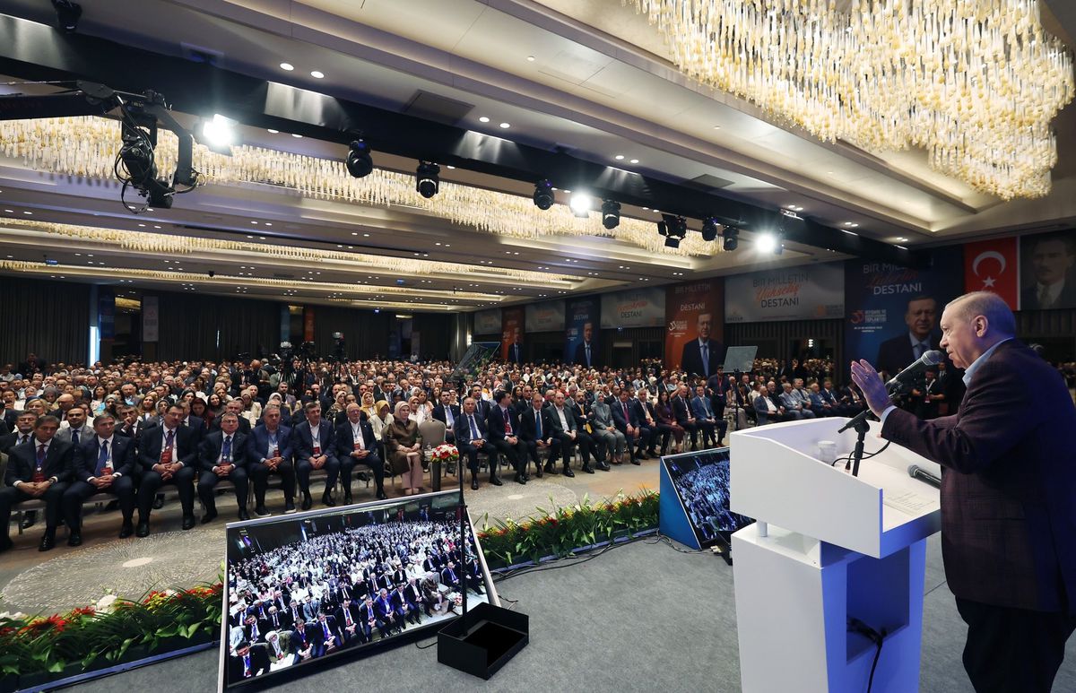 Emine Erdoğan’dan AK Parti toplantısına hayırlı olsun