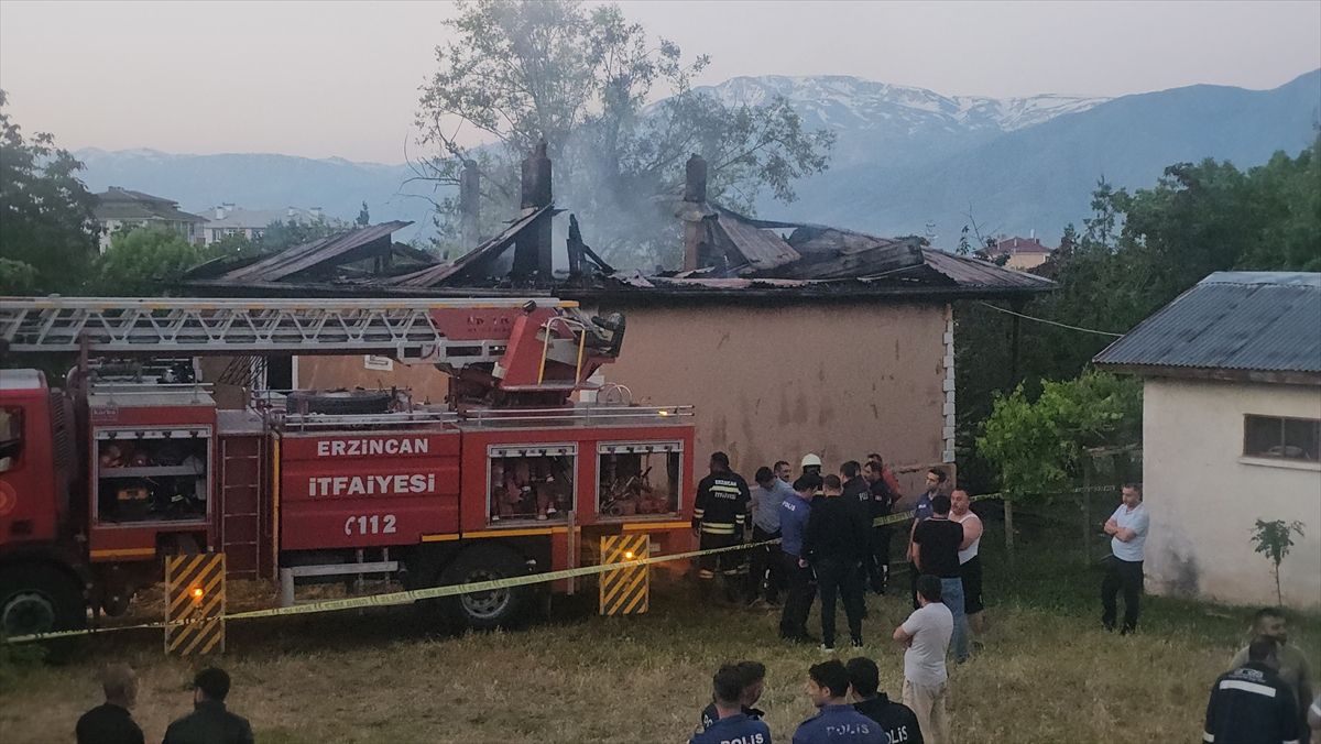 Erzincan’da Yangın: Emekli Öğretmen Hayatını Kaybetti