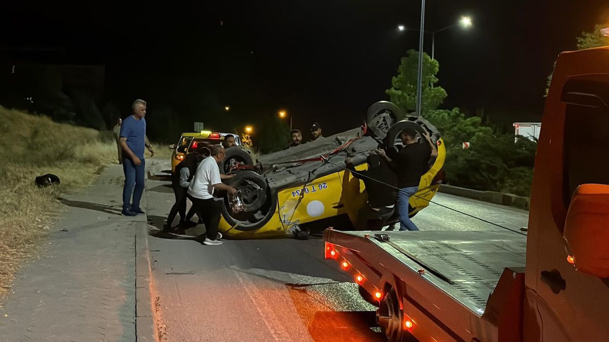 Eskişehir’de Ticari Araç Taksirle Ters Döndü