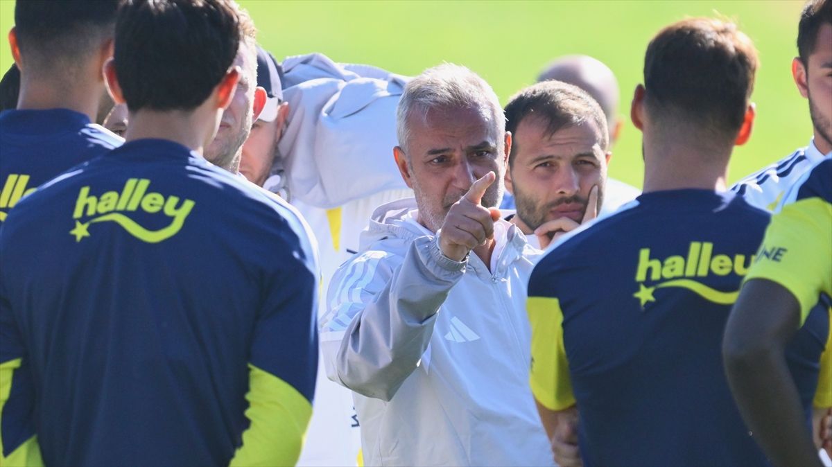 Fenerbahçe’de İsmail Kartal’dan İrfan Can Kahveci Jayden Oosterwolde açıklaması