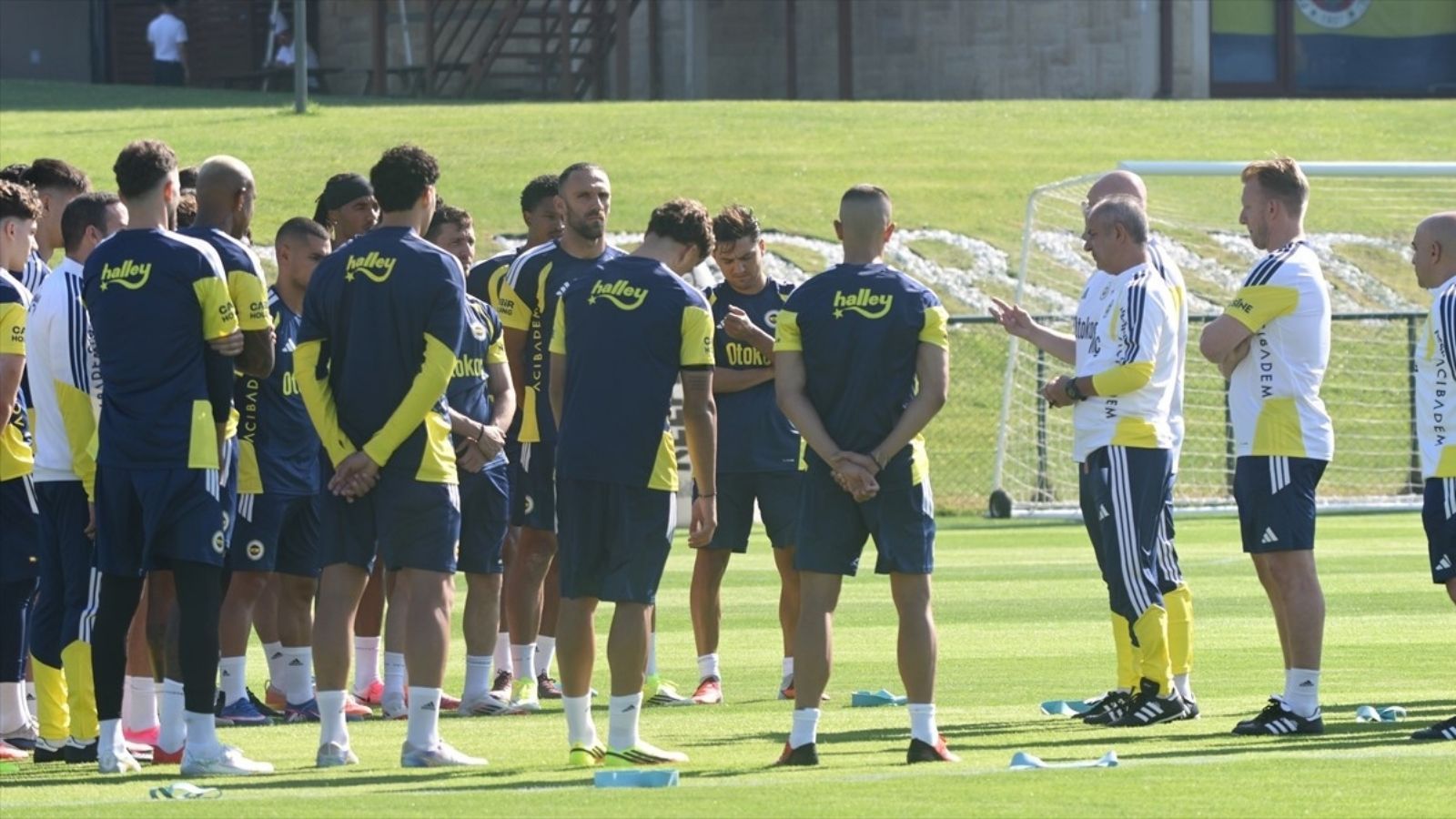 Fenerbahçe’den 4 futbolcuya talip var! İsmail Kartal’ın raporu bekleniyor…