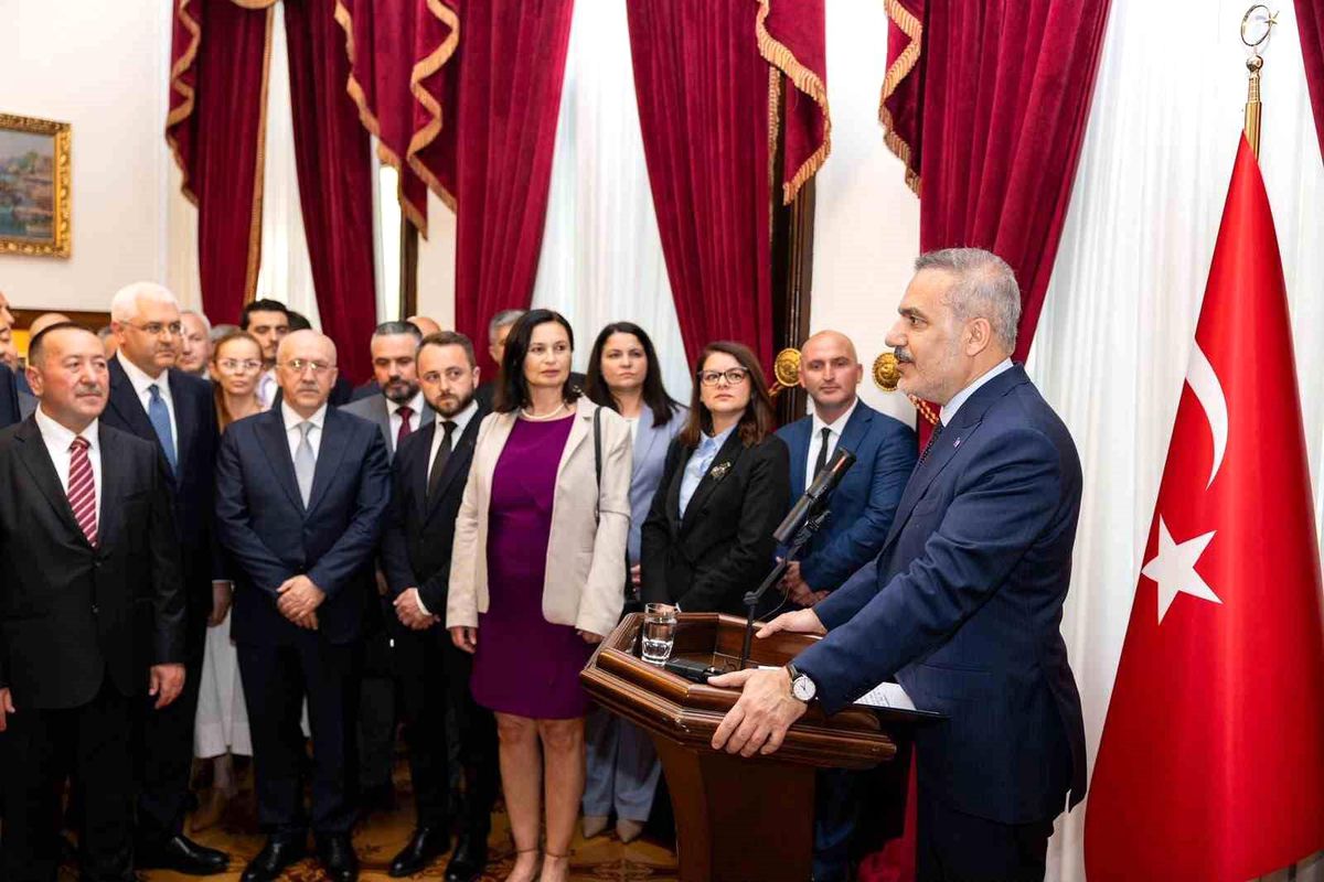 Fidan, Sofya’da Türk iş insanları ve siyasetçilerle görüştü