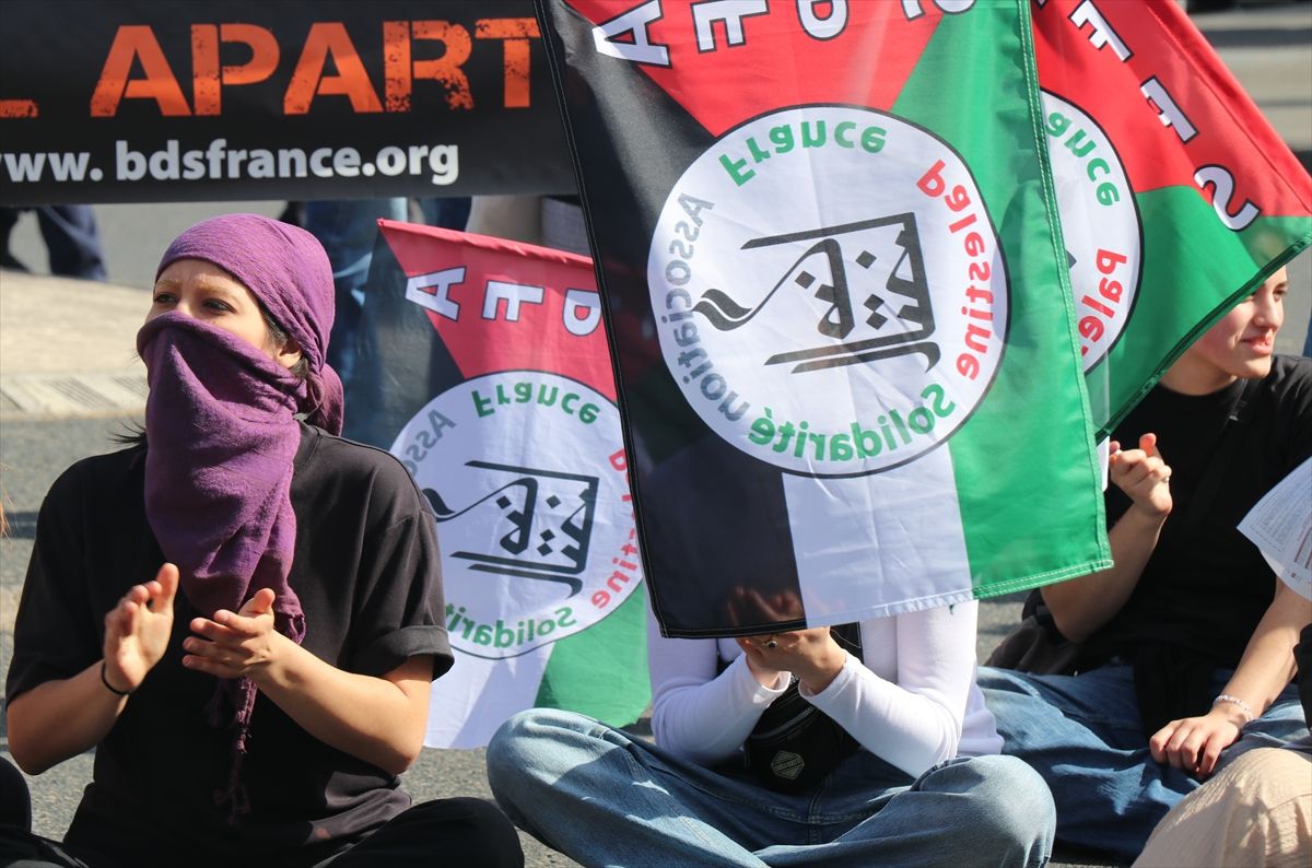Filistin Destekçileri Fransa’da Yolu Kapatıyor