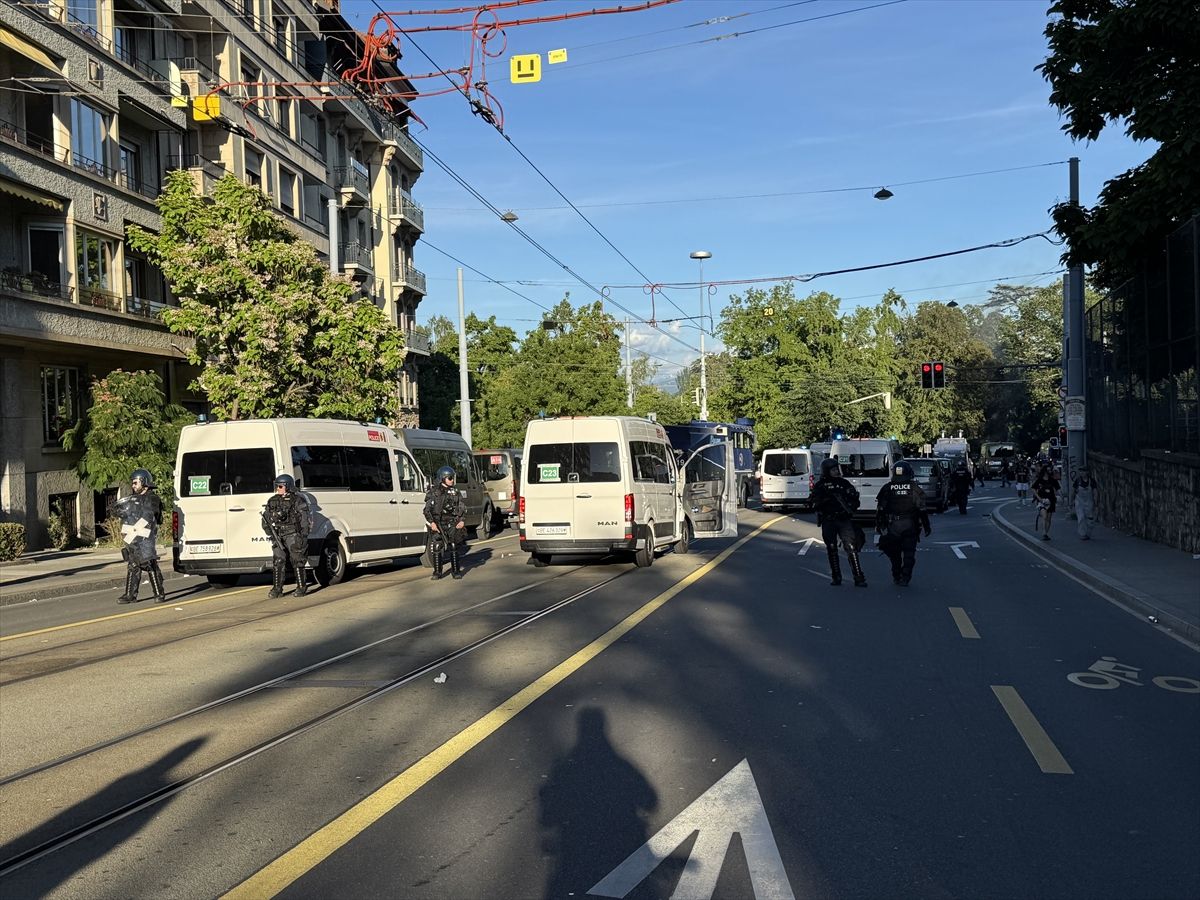 G7 Zirvesi Karşıtı Gösteri Cenevre’de Patlak Verdi