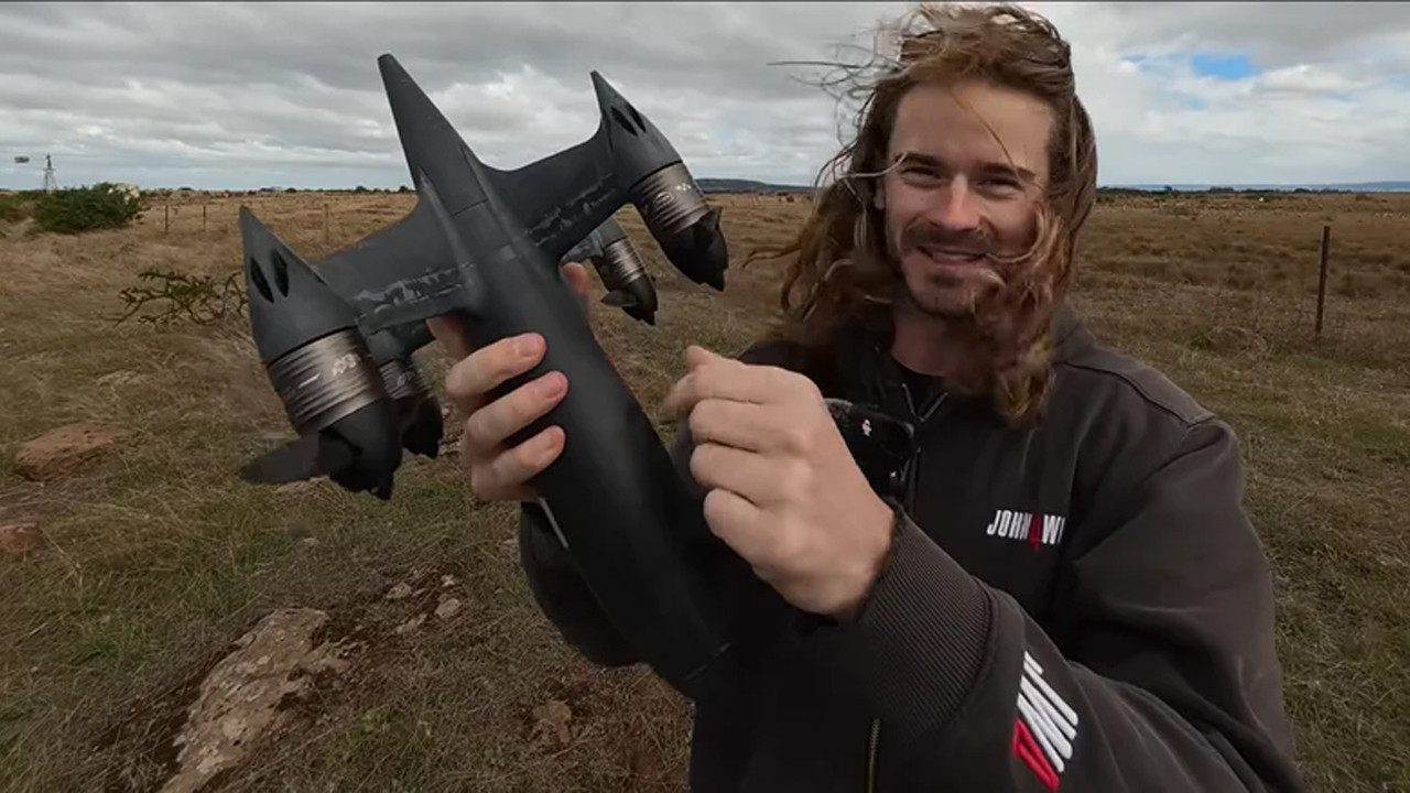 Garajda yapılan dron, ulaştığı hızla yeni hız rekoruna imza attı