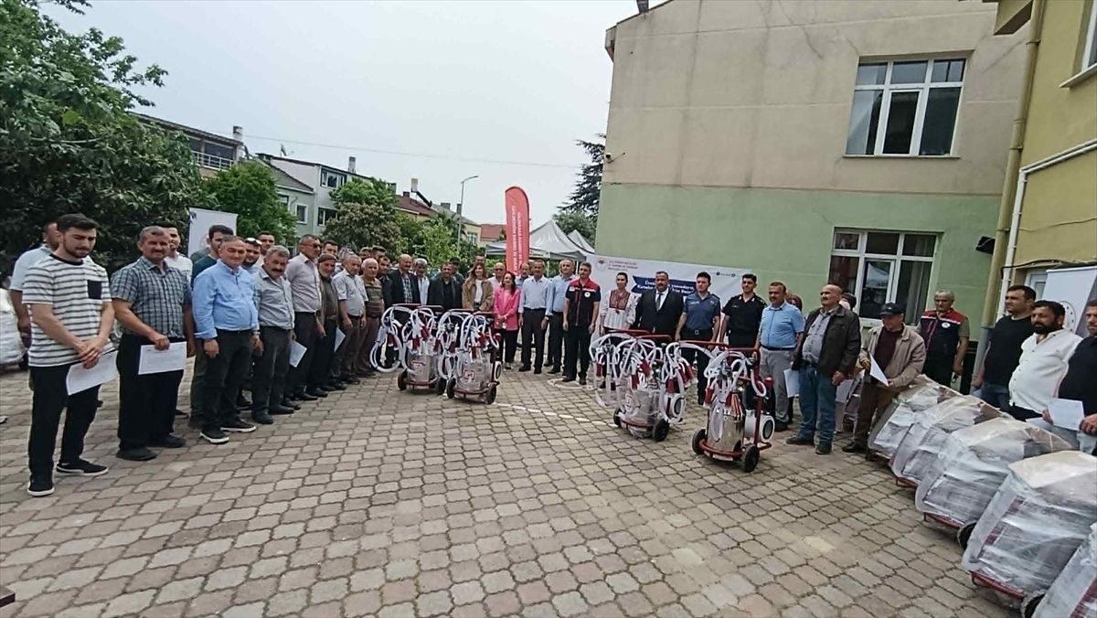 Gerze’de Süt Sağım Makinesi Desteği