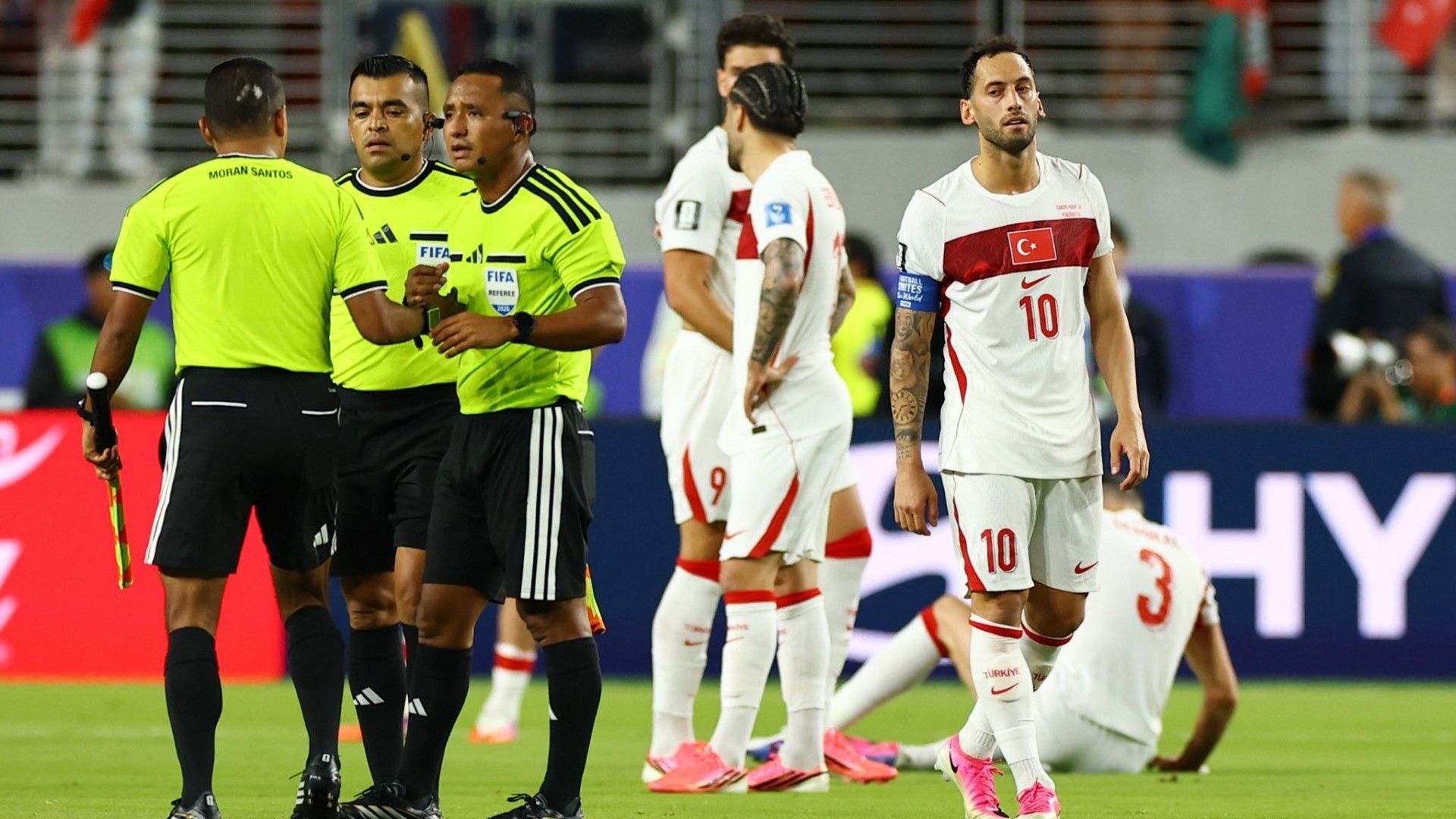 Hakan Çalhanoğlu’ndan Paraguay mağlubiyeti yorumu