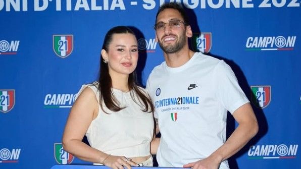 Hakan Çalhanoğlu’nun eşi Sinem Çalhanoğlu’ndan olay paylaşım!