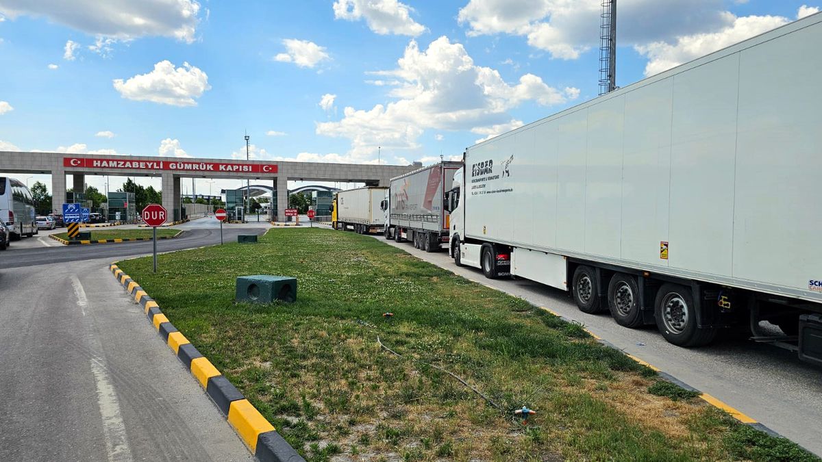 Hamzabeyli Sınır Kapısı’nda 20 km TIR Kuyruğu