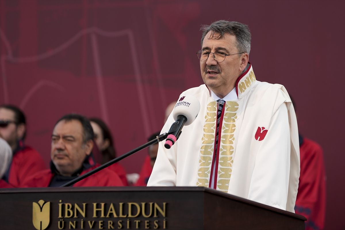 İbn Haldun Üniversitesi 8. Mezuniyet Töreni: ‘Sizler Türkiye Yüzyılı’nı İnşa Edeceksiniz’