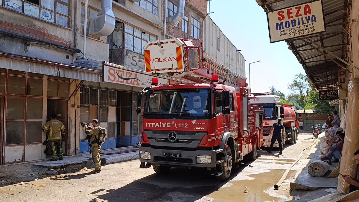 İnegöl’de Mobilya İmalathanesinde Yangın