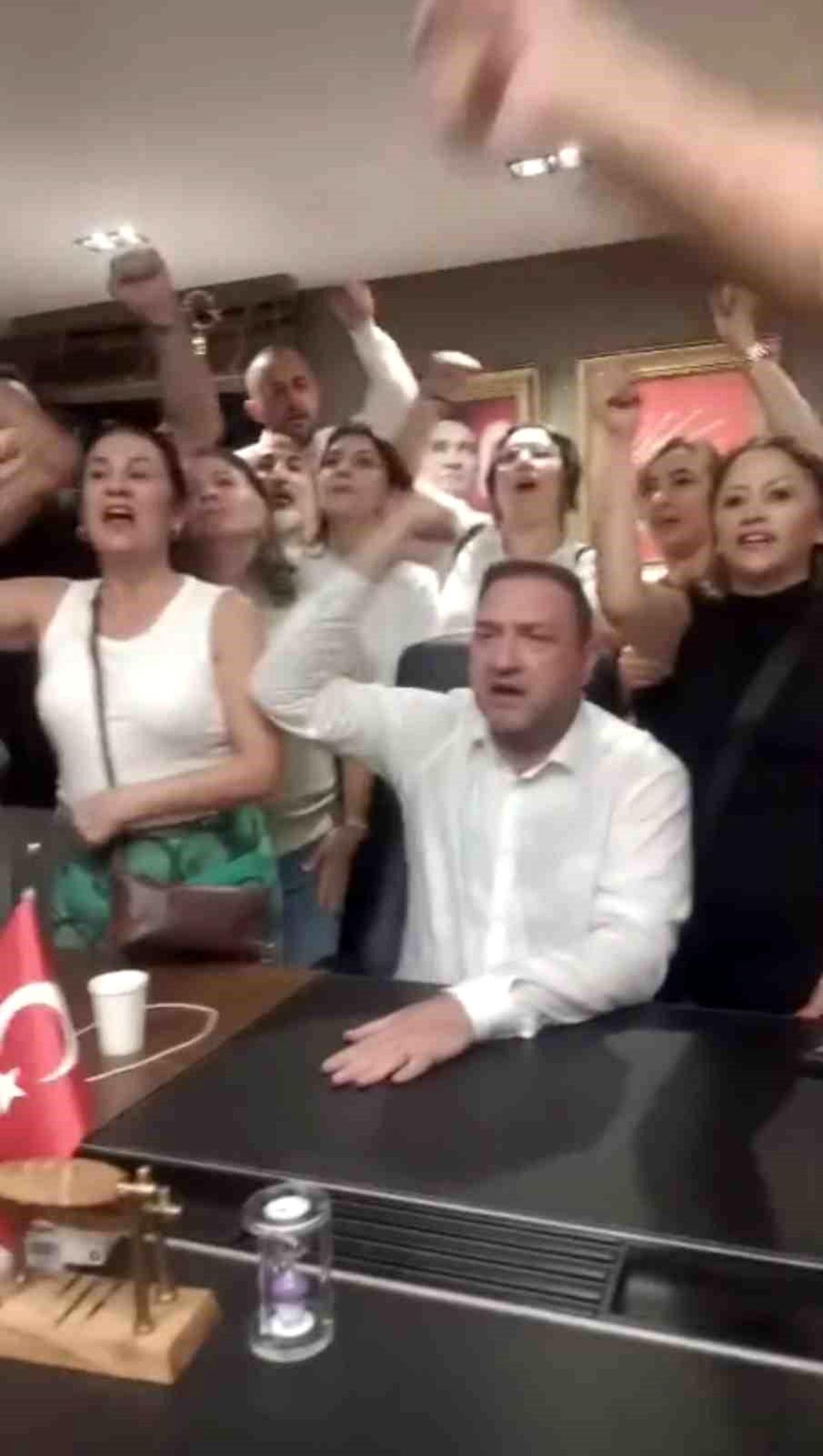 İzmir’de İl Başkanlığı Krizi