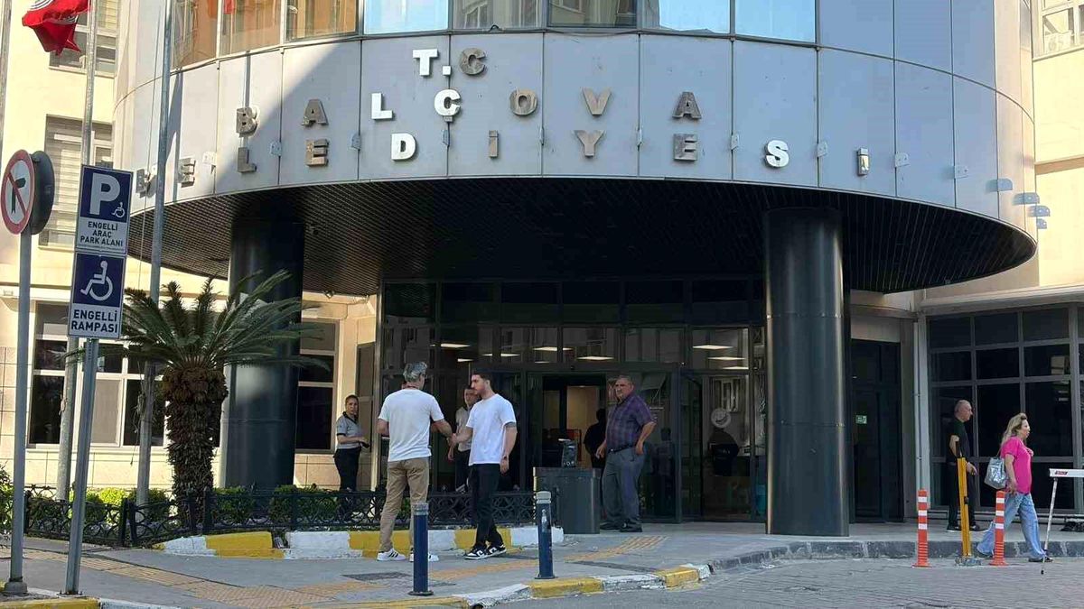 İzmir’de Seferihisar Belediyesine 3’üncü dalga operasyonu