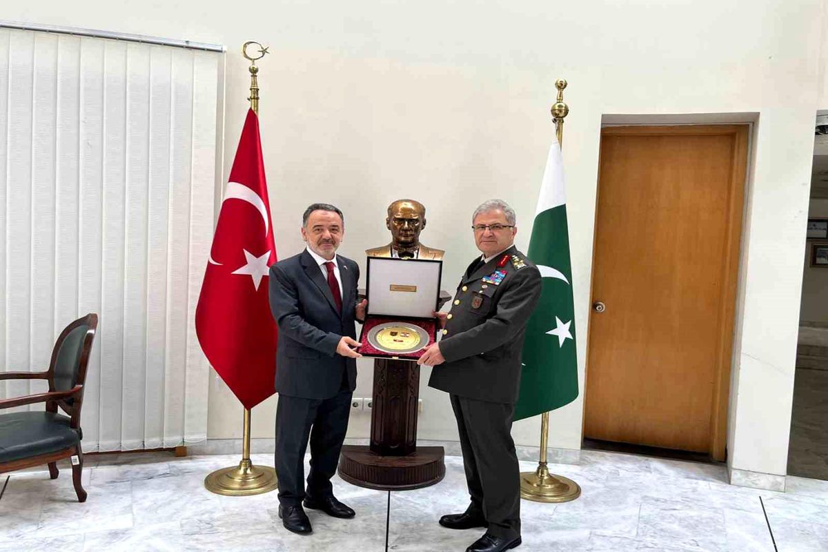 Kara Kuvvetleri Komutanı Pakistan’da