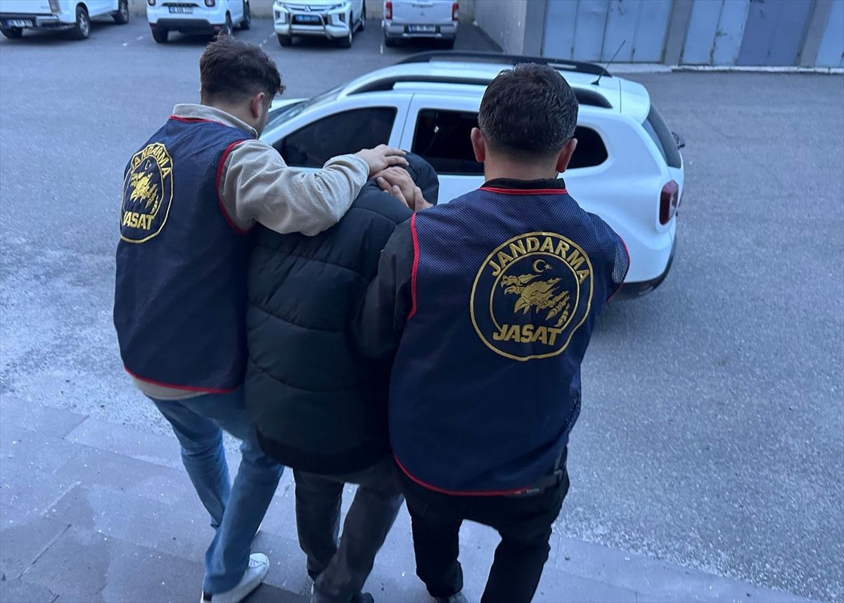 Kars’ta 42 yıl hapis cezası olan dolandırıcı yakalandı