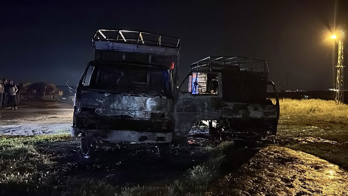 Kayseri’de Kundaklanan Kamyonlar Alev Alev Yandı