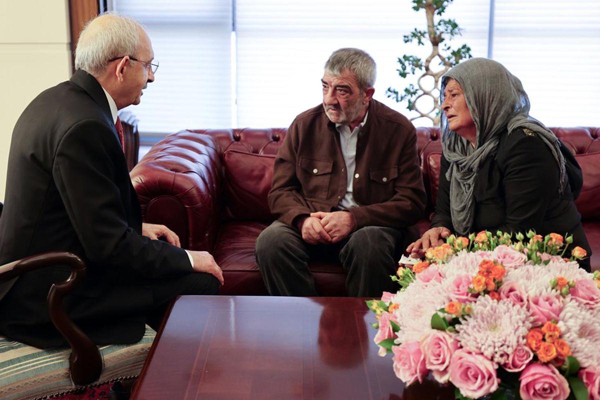 Kılıçdaroğlu’ndan evsiz çifte sahip çıktı