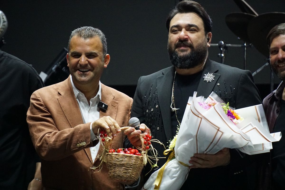 Kiraz Festivali’nde Sakiler ve Demet Akalın Coşkusu