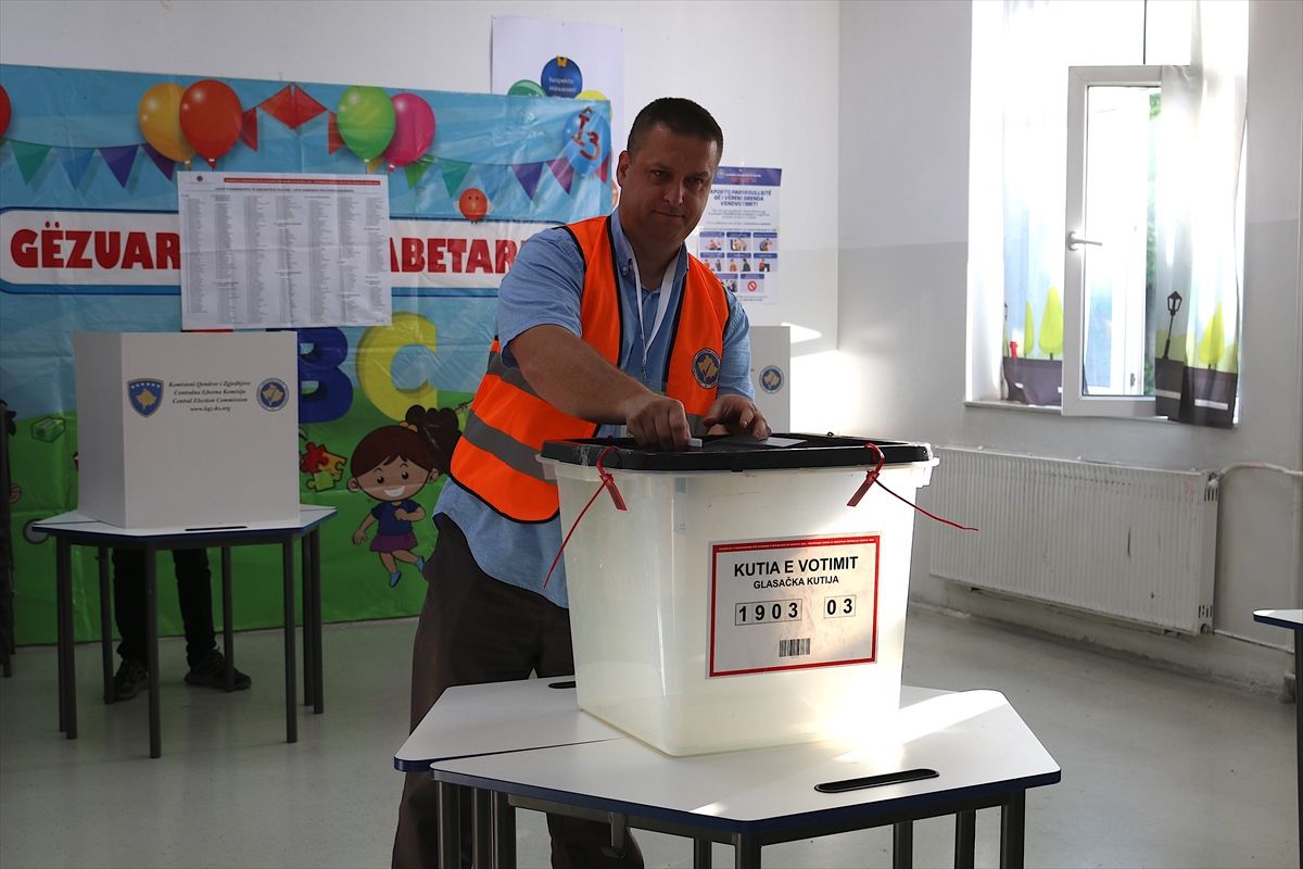 Kosova’da Erken Seçimler Başladı