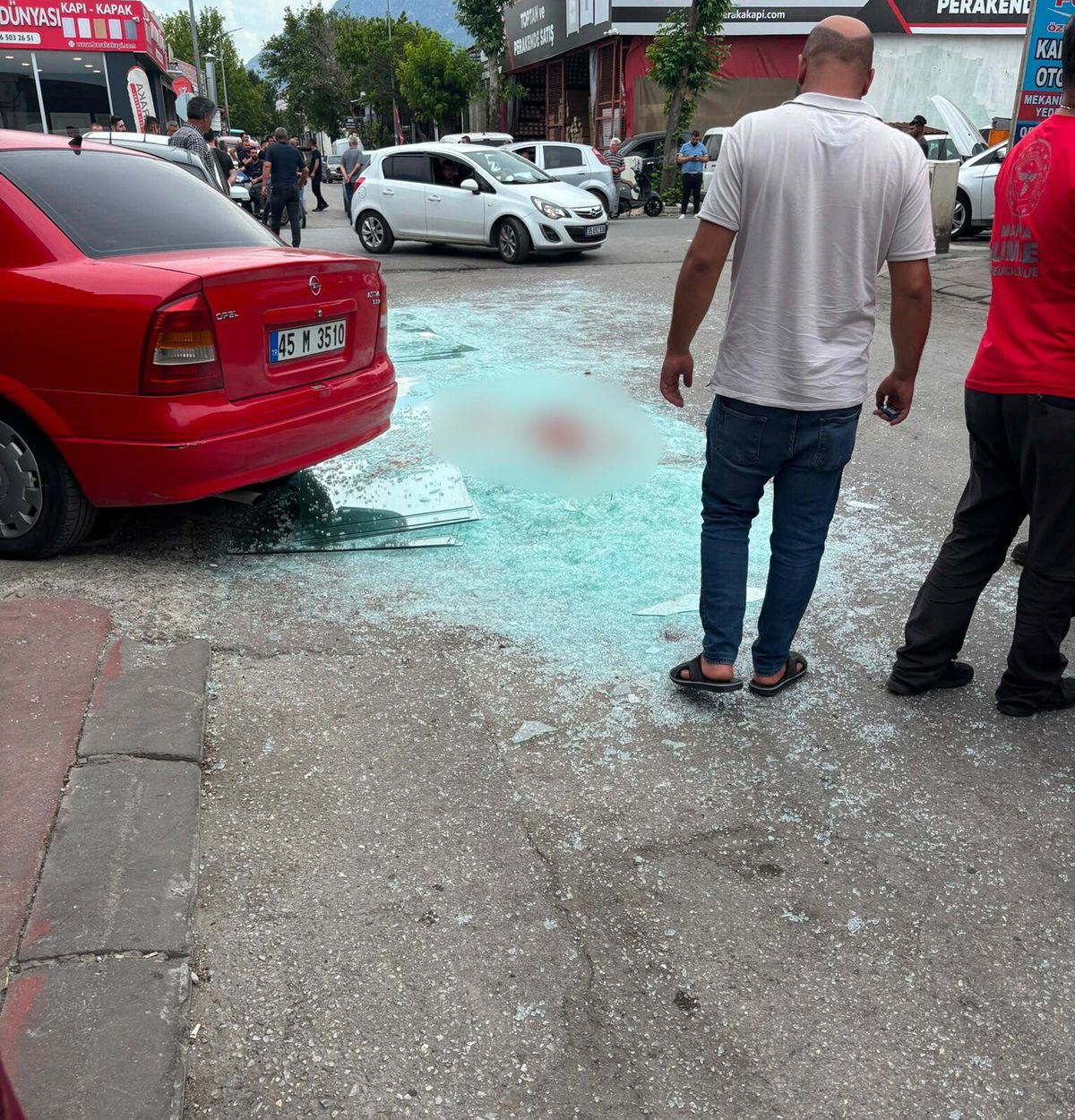 Manisa’da Cam Levha Kazası: Bir Genç Hayatını Kaybetti