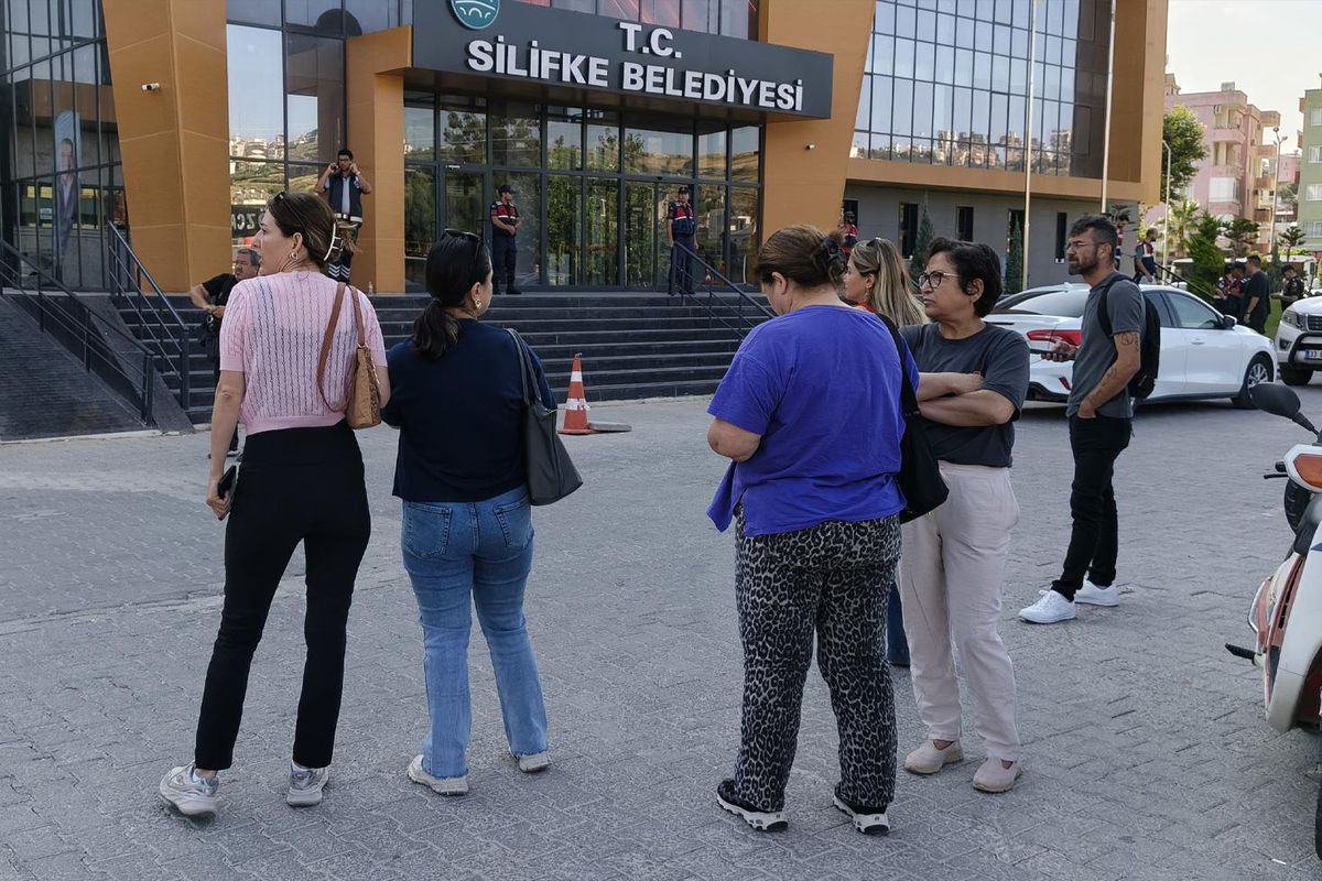 Mersin’de Silifke Belediyesi’ne operasyon! Belediye Başkanı dahil çok sayıda gözaltı var