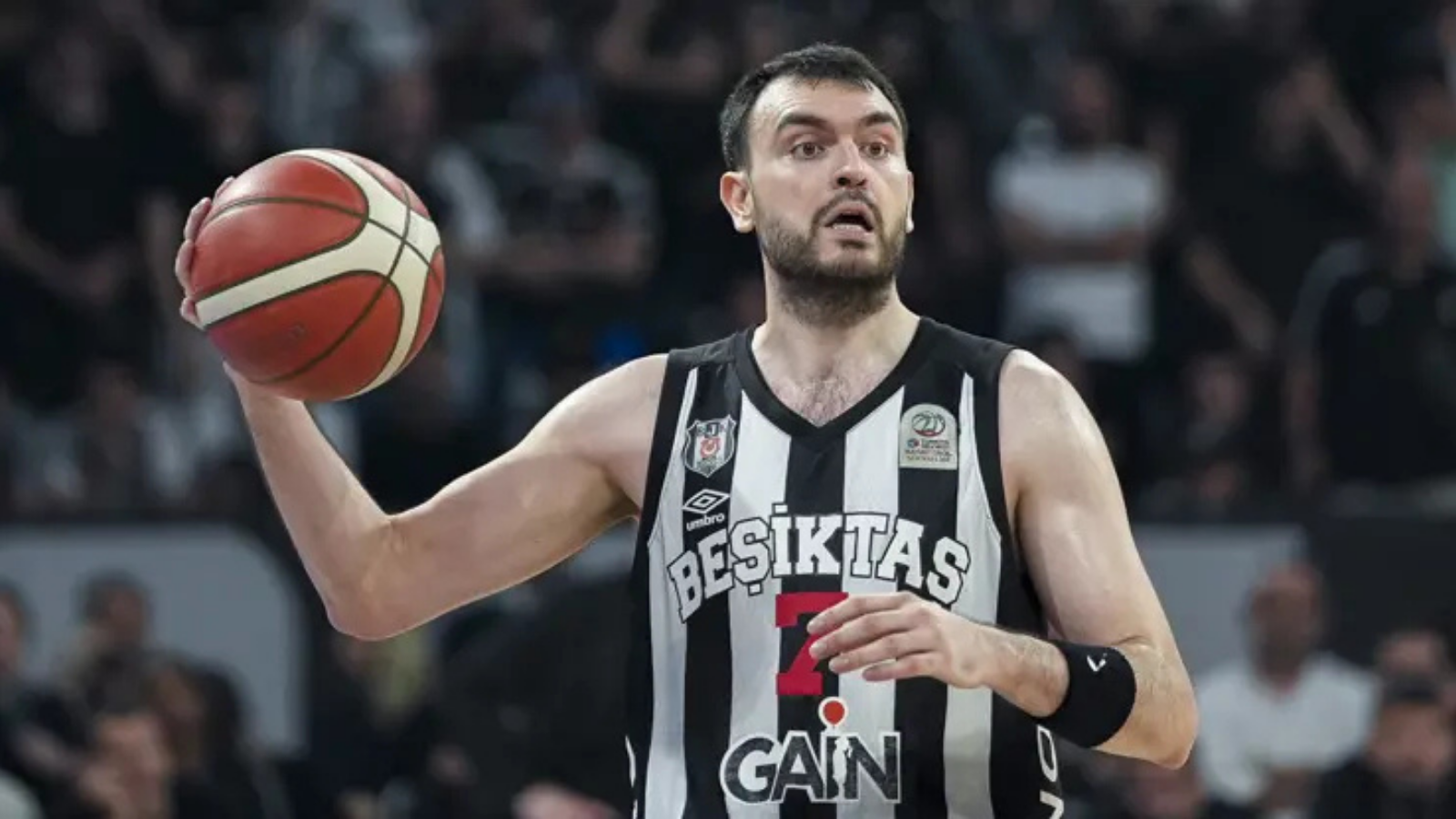 Milli basketbolcu Yiğit Arslan, Beşiktaş GAİN’e veda etti