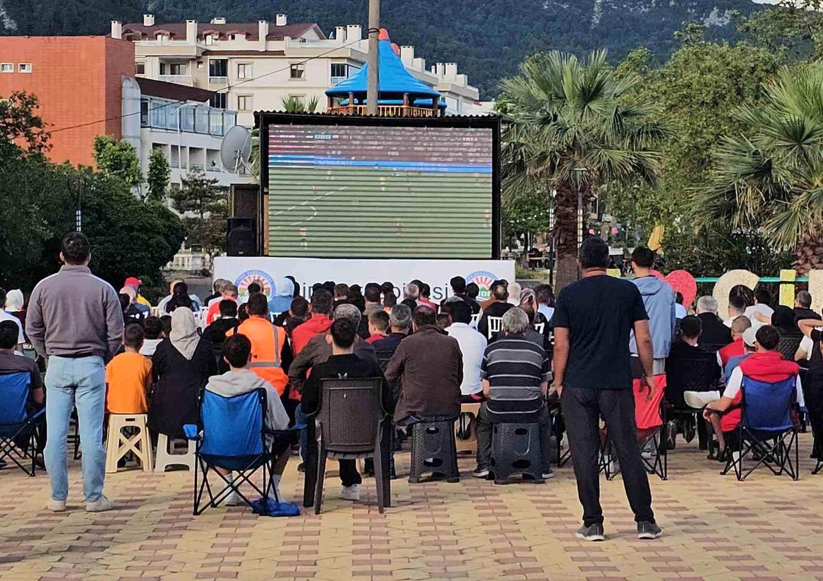 Milli maç heyecanı Kastamonu’da dev ekranda yaşandı
