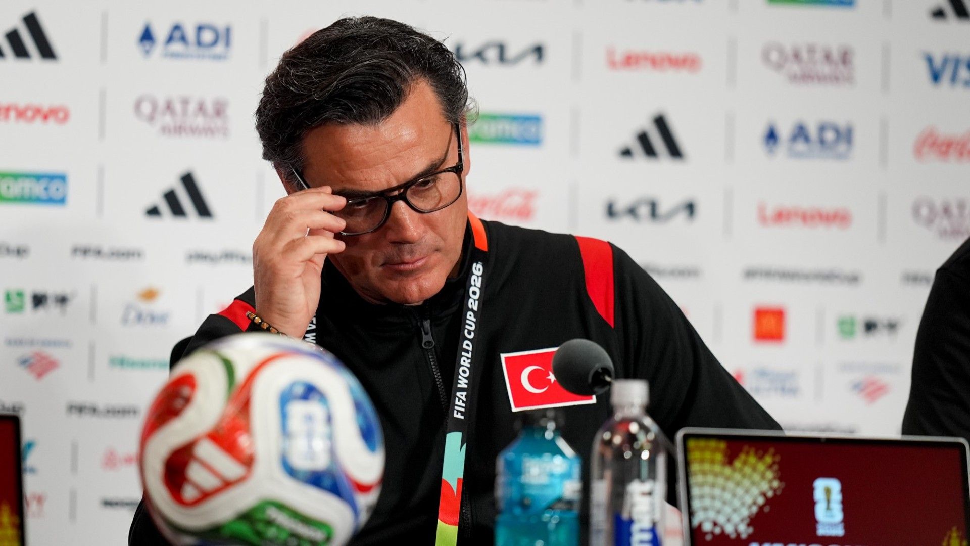 Montella: “Futbolcularımız çok ağır eleştirilere maruz kaldı”