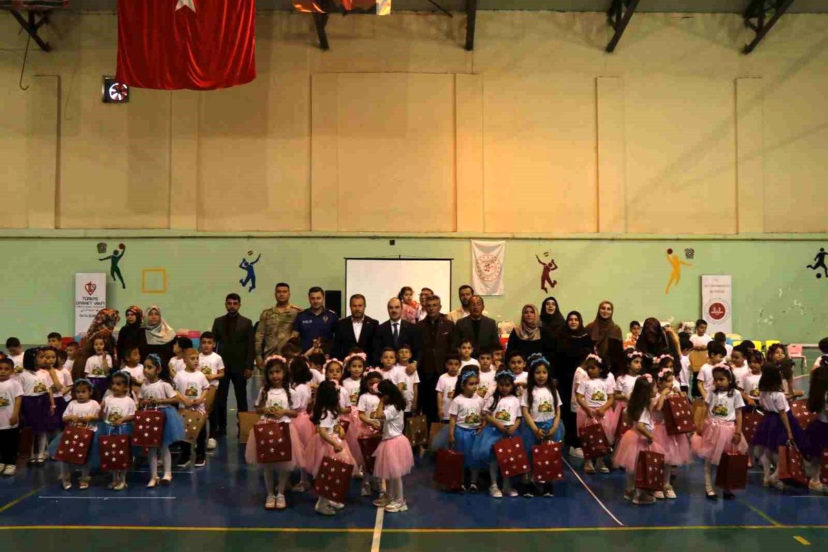 Oltu’da 4-6 yaş Kur’an kursu öğrencilerinden yılsonu programı coşkusu