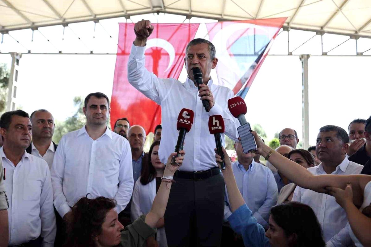 Özgür Özel Bayındır’da üreticilerle buluştu
