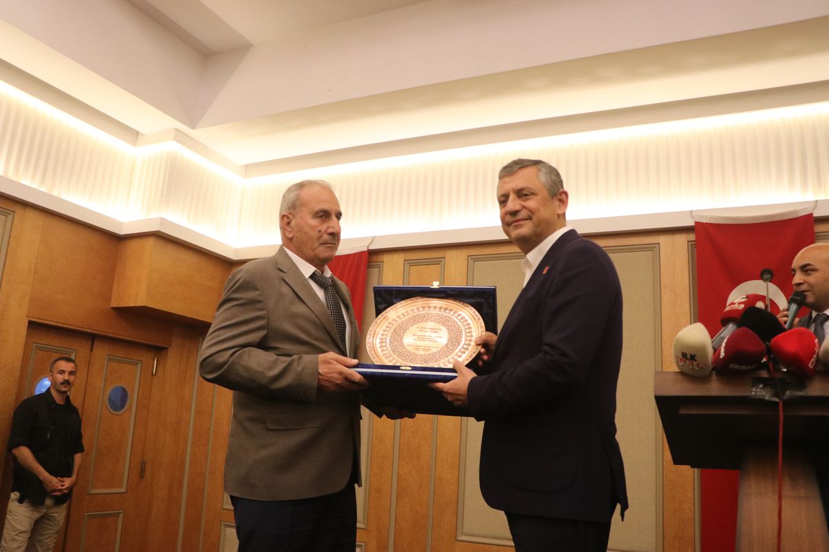 Özgür Özel: CHP’de İç Çekişme Yok, Hukuksuz İşgal Var