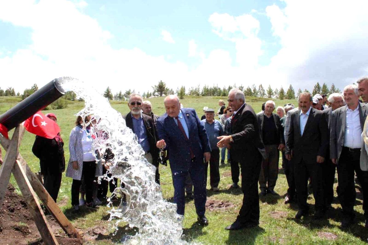 Refahiye’de Kardeşlik Projesi ile Su Hattı Açıldı