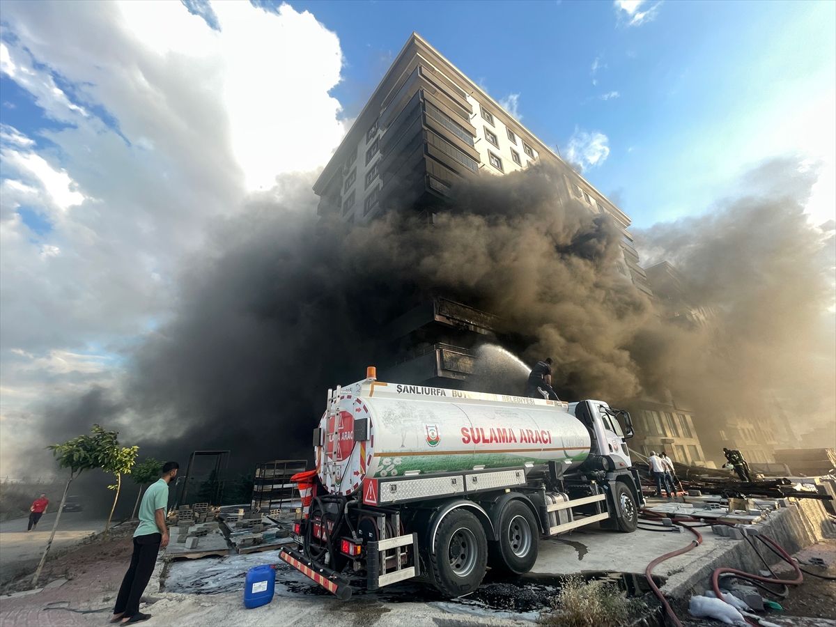Şanlıurfa’da 10 Katlı Apartmanda Yangın