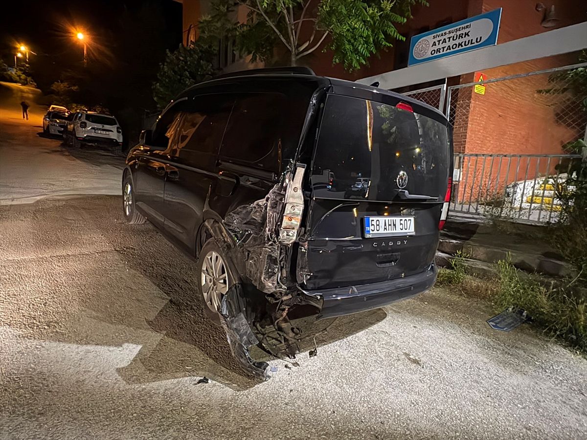 Suşehri’nde zincirleme kaza: 5 yaralı