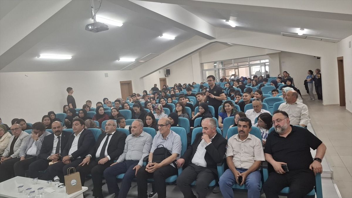 Taha Kılınç’tan Öğrencilere Doğu Türkistan Söyleşisi