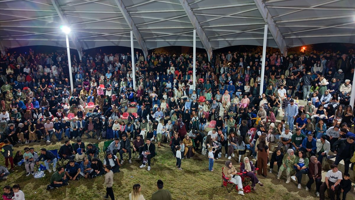 Tortum Şelalesi Festivali’nde Konsere Yoğun İlgi