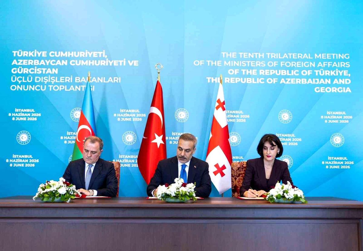 Üçlü Dışişleri Bakanları İstanbul Bildirisi’ni İmzaladı
