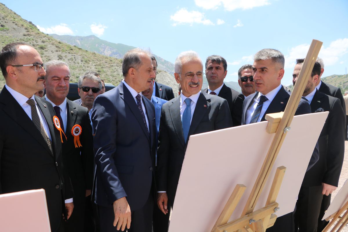 Ulaştırma ve Altyapı Bakanı Uraloğlu: Hakkari’nin dağlarında terör değil, barış ve kalkınma kol geziyor
