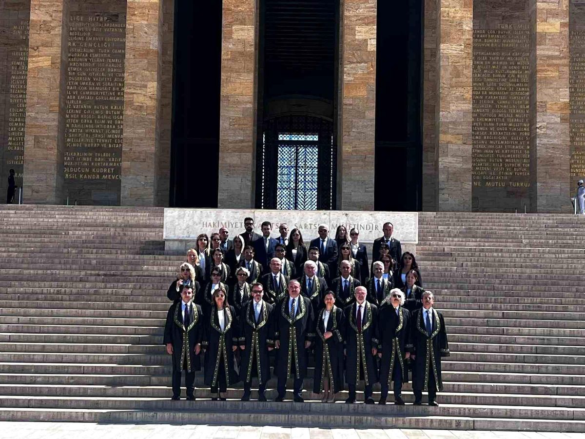 Uyuşmazlık Mahkemesi Anıtkabir’i Ziyaret Etti