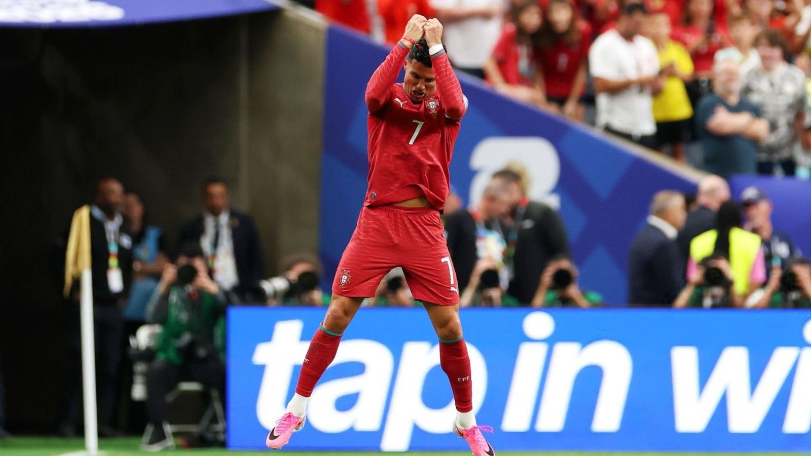 VİDEO | Cristiano Ronaldo Dünya Kupası’nda tarihe geçti!